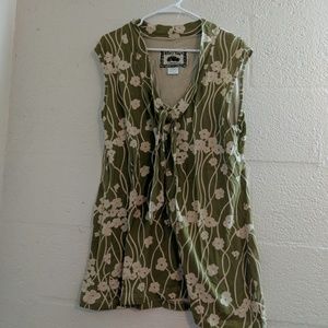 Green floral top